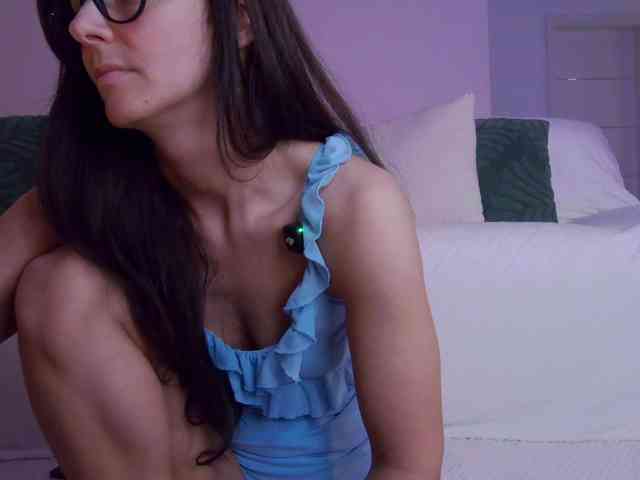LilyRoselyn webcam