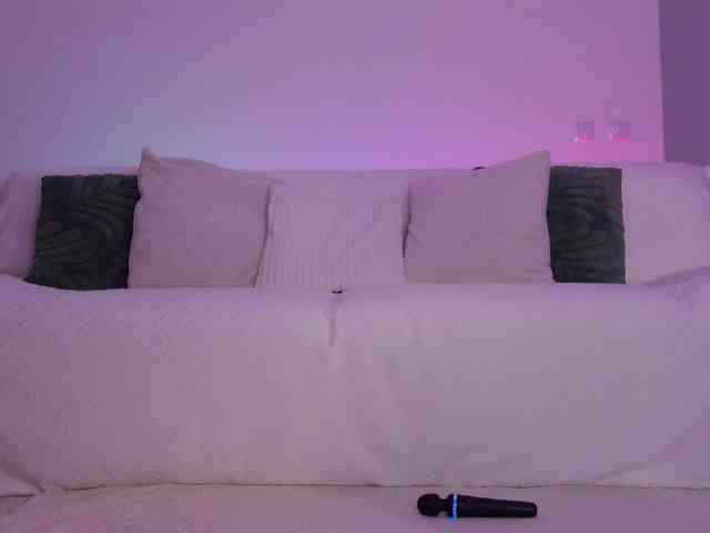 LilyRoselyn webcam
