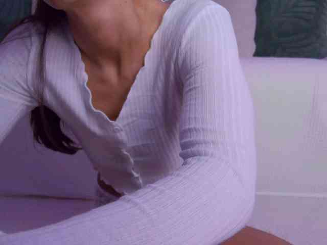 LilyRoselyn webcam