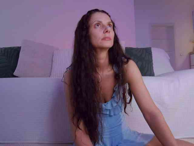 LilyRoselyn webcam