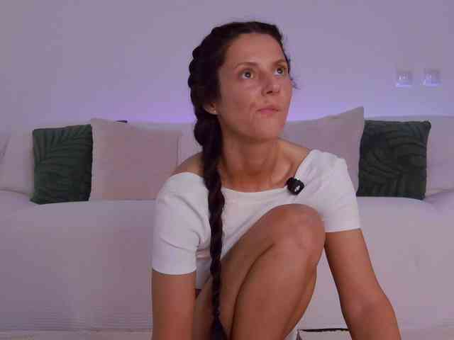 LilyRoselyn webcam