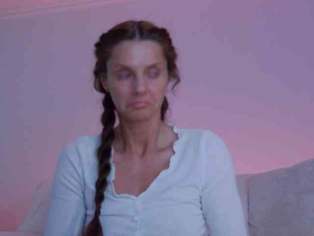 LilyRoselyn webcam