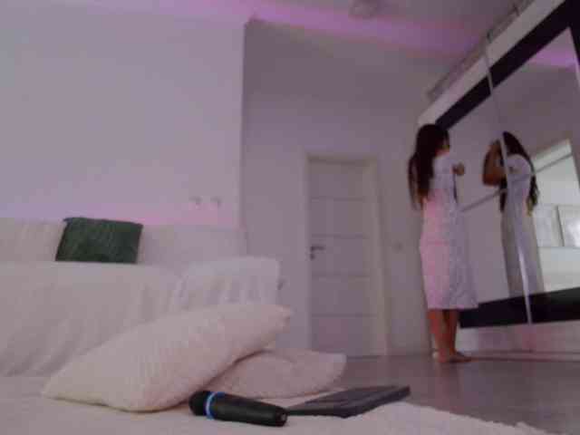 LilyRoselyn webcam