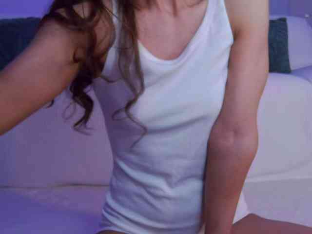 LilyRoselyn webcam