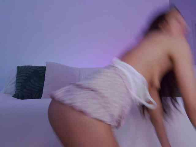 LilyRoselyn webcam
