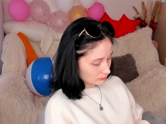 LisaMooore Live Cam and Statistics on UnifiedCams