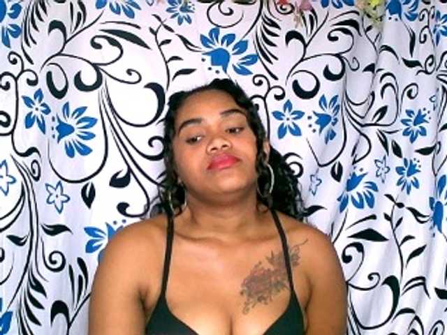 Julianna-1 live cam on BongaCams