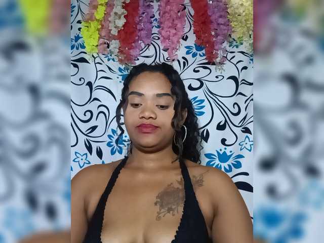 Julianna-1 live cam on BongaCams
