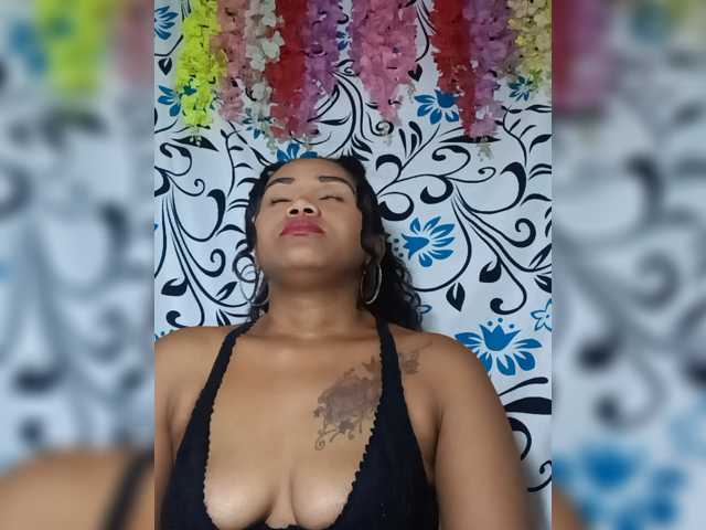 Julianna-1 live cam on BongaCams