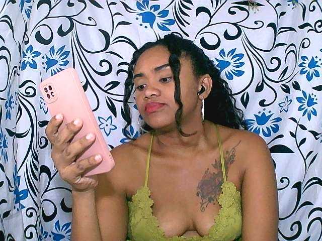 Julianna-1 live cam on BongaCams