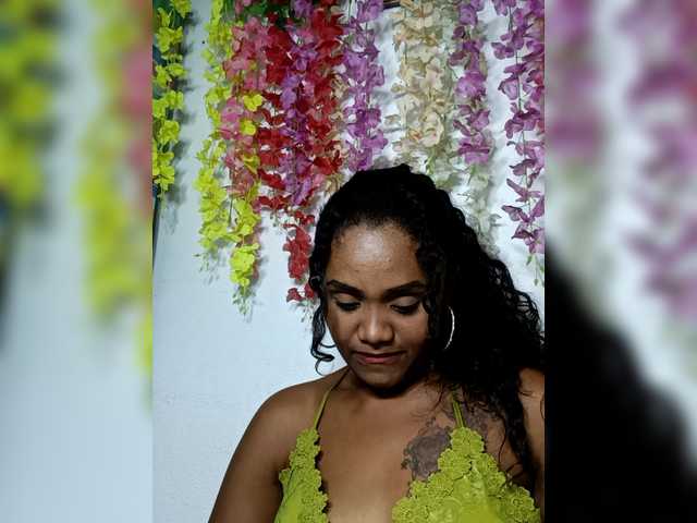 Julianna-1's BongaCams show and profile