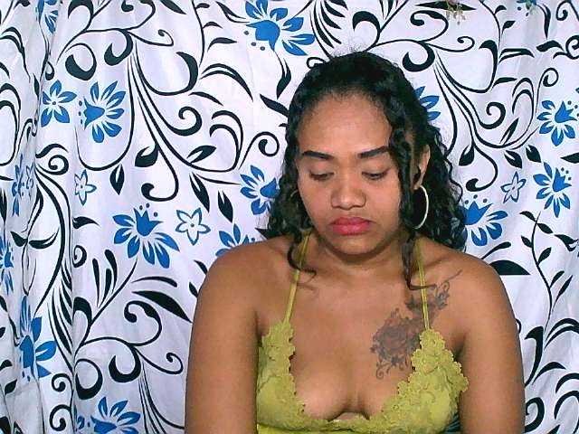 le modèle Lovejuju est en webcam porno dans un show sur le site bongacams, il possède les tags suivants: Ebony,Brunette,Trimmed