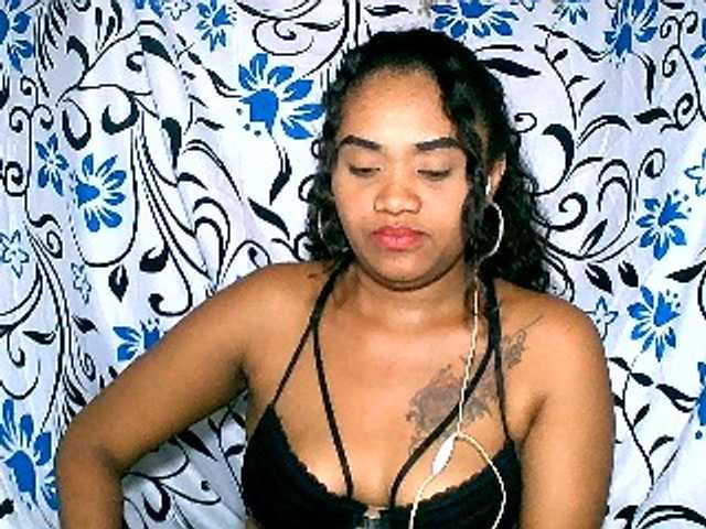 Julianna-1 live cam on BongaCams