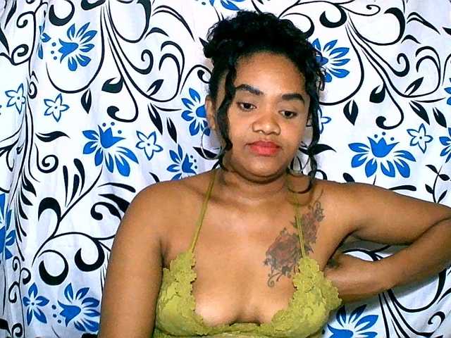 Julianna-1 live cam on BongaCams