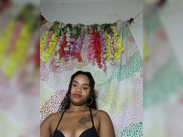Julianna-1 live cam on BongaCams