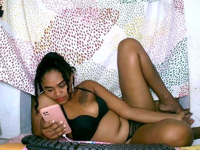 Julianna-1 live cam on BongaCams