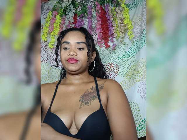 Julianna-1 live cam on BongaCams