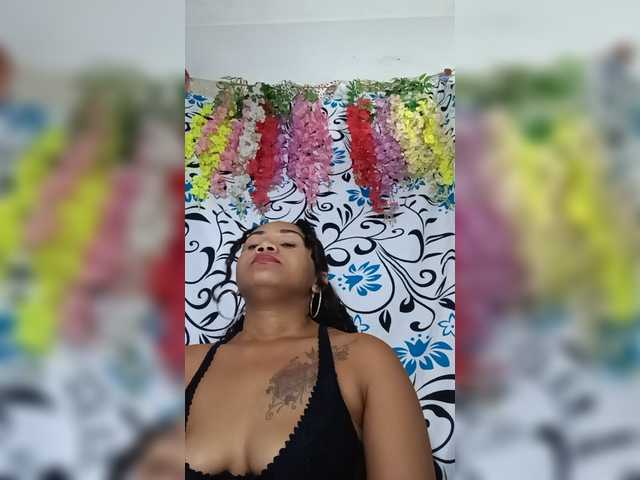 Julianna-1 live cam on BongaCams