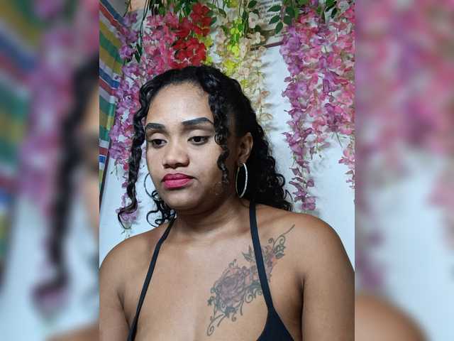 Julianna-1 live cam on BongaCams