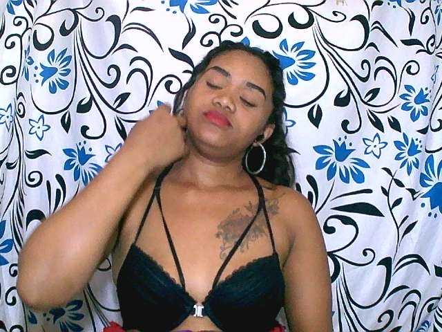 Julianna-1 live cam on BongaCams