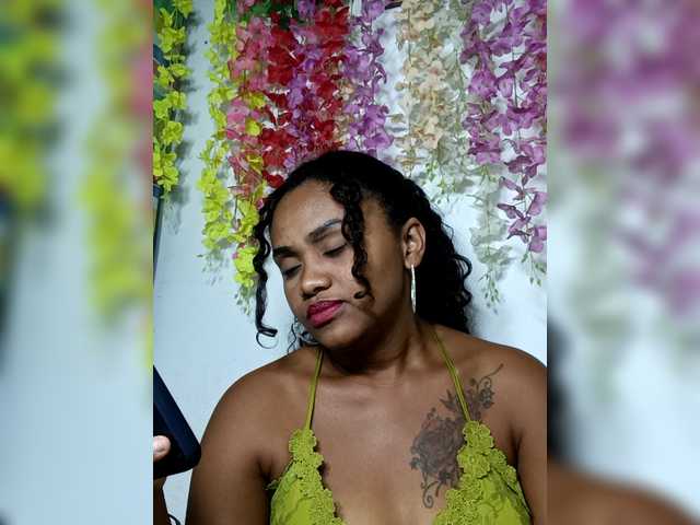 Julianna-1's BongaCams show and profile