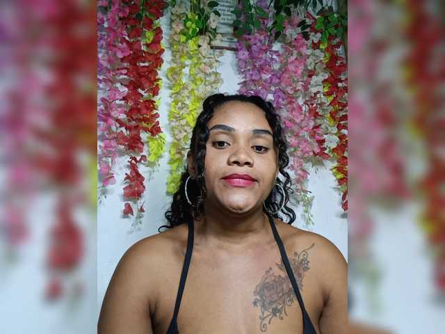 Julianna-1 live cam on BongaCams