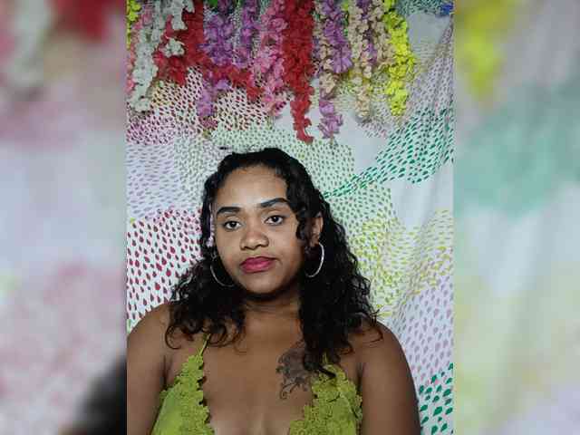 Modèle: Lovejuju