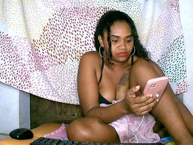 Julianna-1 Live Webcam on BongaCams