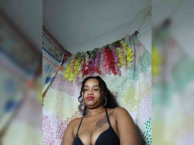 Modèle: Lovejuju