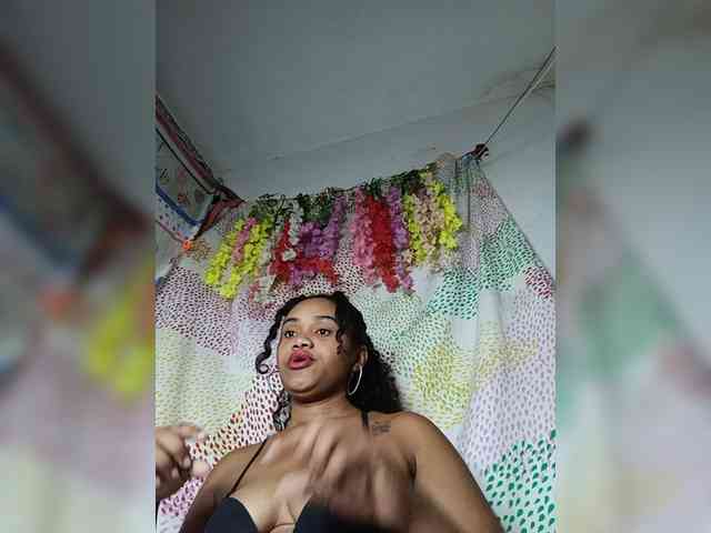 Julianna-1 Live Webcam on BongaCams