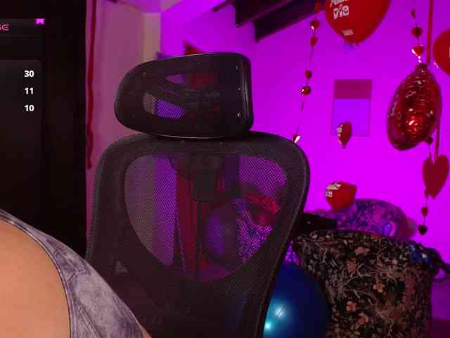 zafiro56 live female cam on bongacams