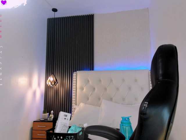 aliscollins live cam on BongaCams