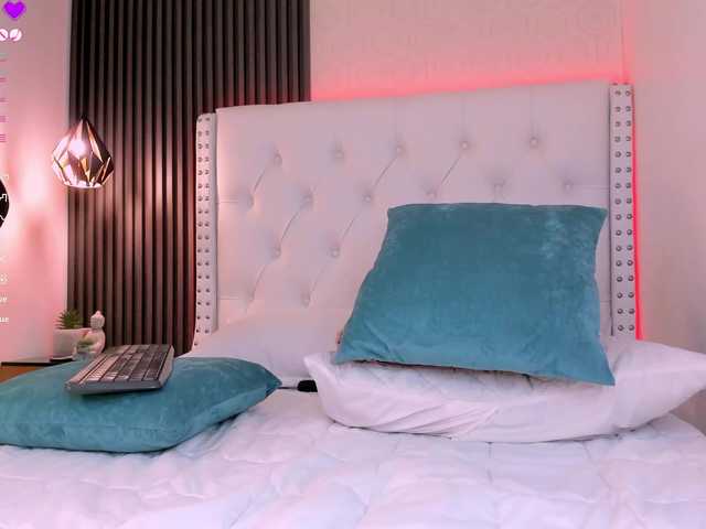 aliscollins live cam on BongaCams