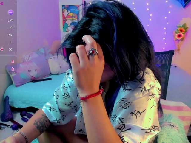 akaikrana — live female cam