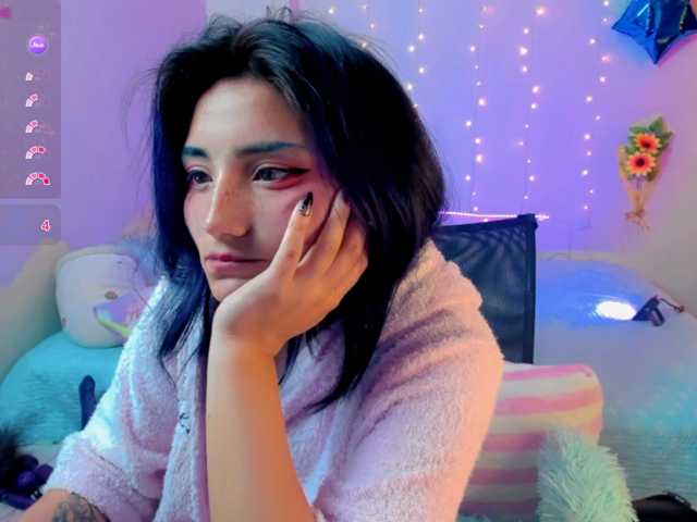 akaikrana, live now on BongaCams