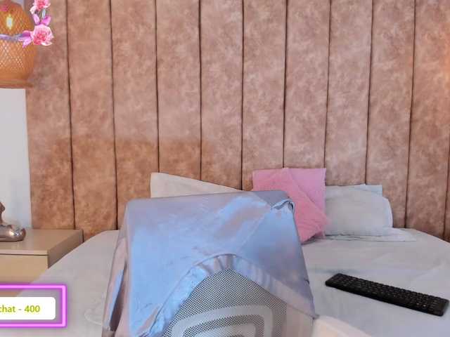 mhia-paris live cam on BongaCams