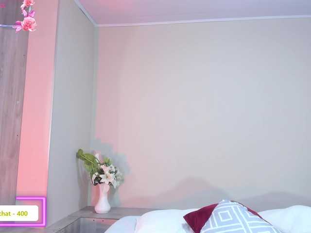 mhia-paris live cam on BongaCams