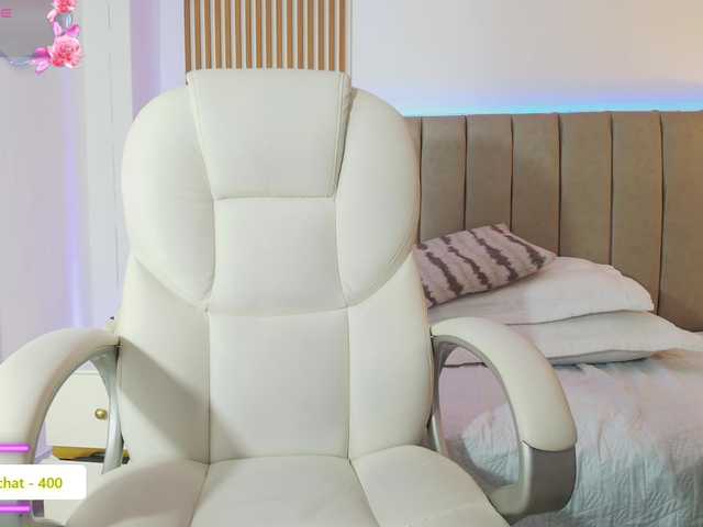 mhia-paris live cam on BongaCams