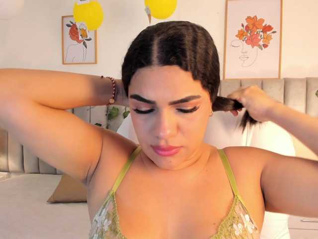mhia-paris live cam on BongaCams