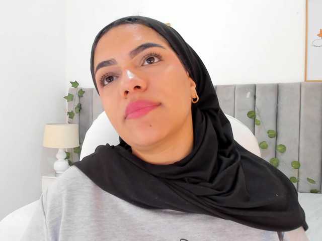 mhia-paris live cam on BongaCams
