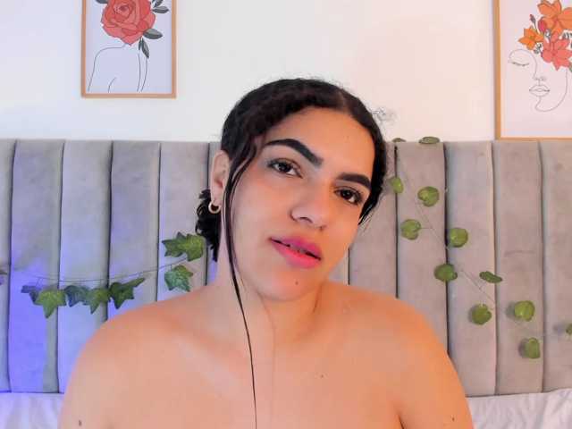 mhia-paris live cam on BongaCams