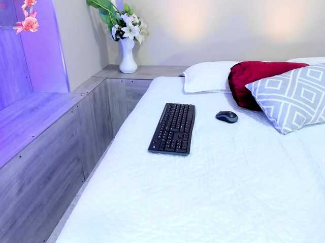 mhia-paris live cam on BongaCams