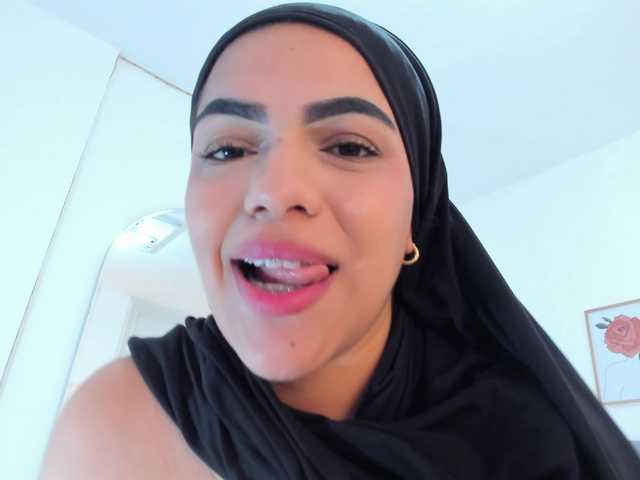mhia-paris live cam on BongaCams