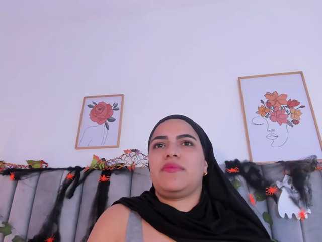 mhia-paris live cam on BongaCams