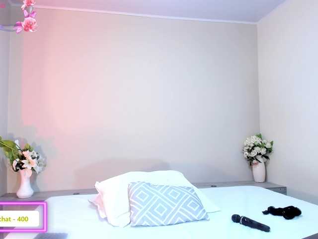 mhia-paris live cam on BongaCams