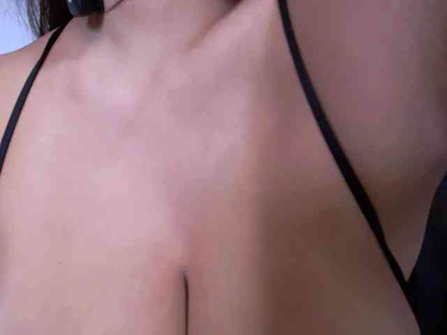 AndreaBigboobs webcam