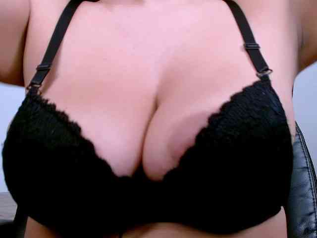 AndreaBigboobs webcam