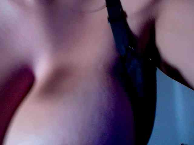 AndreaBigboobs webcam