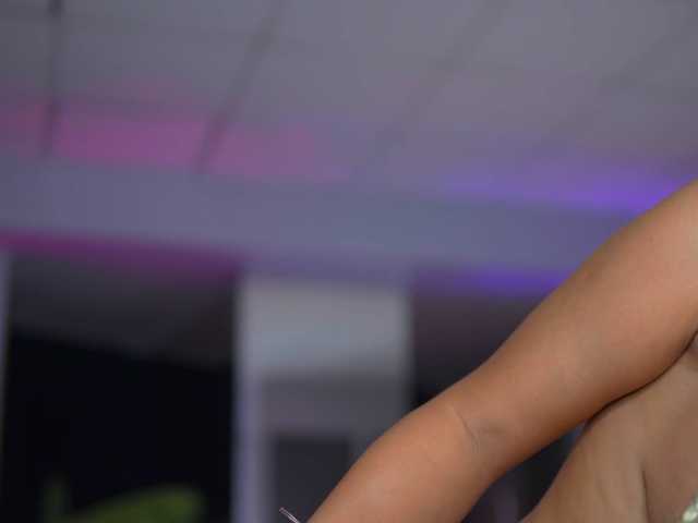 EvaZane, en vivo ahora en BongaCams