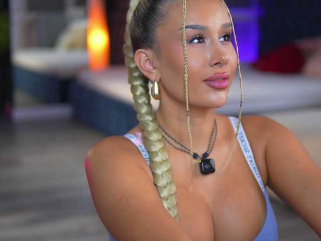 EvaZane, live now on BongaCams